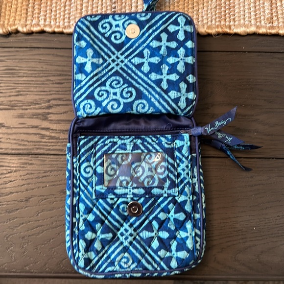 Vera Bradley Hip cross body bag. Brand new no tags . - Picture 3 of 5